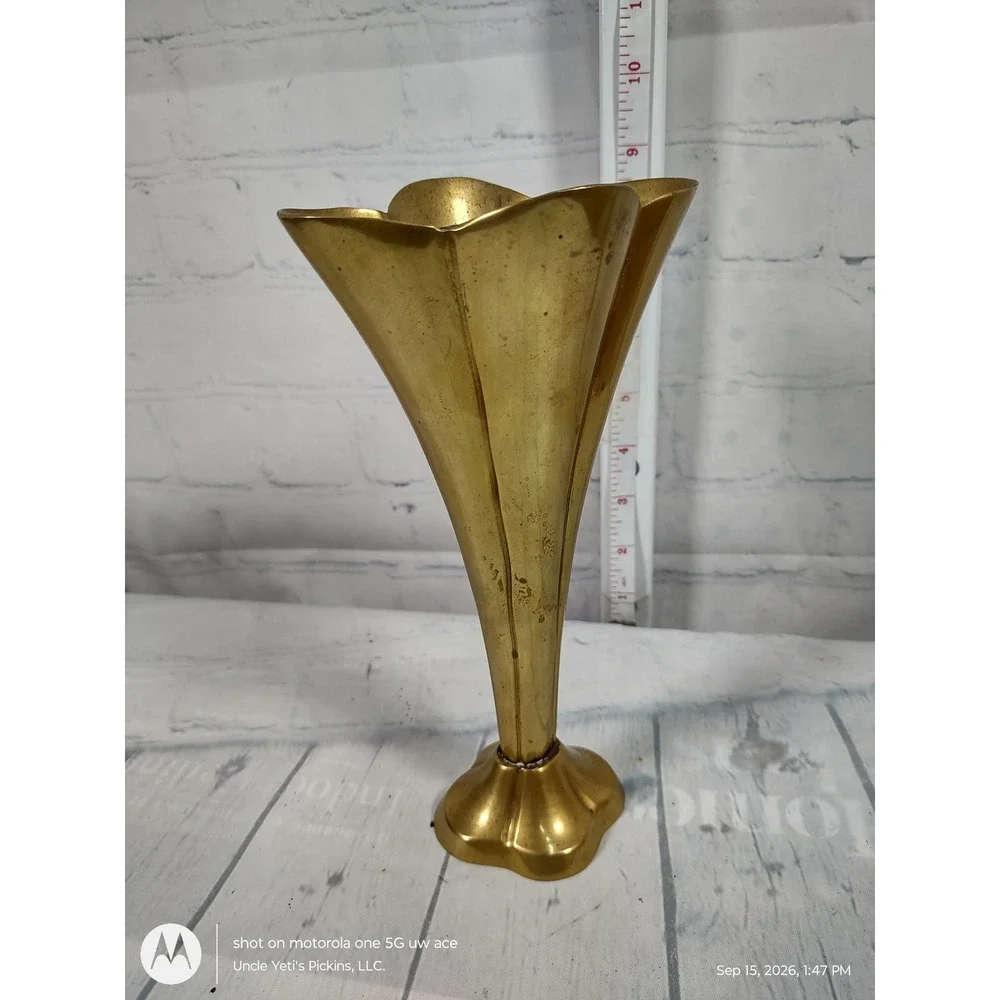 Vintage Brass Trumpet Bud Vase Scalloped Rim Fluted Flower Vase India 8in
